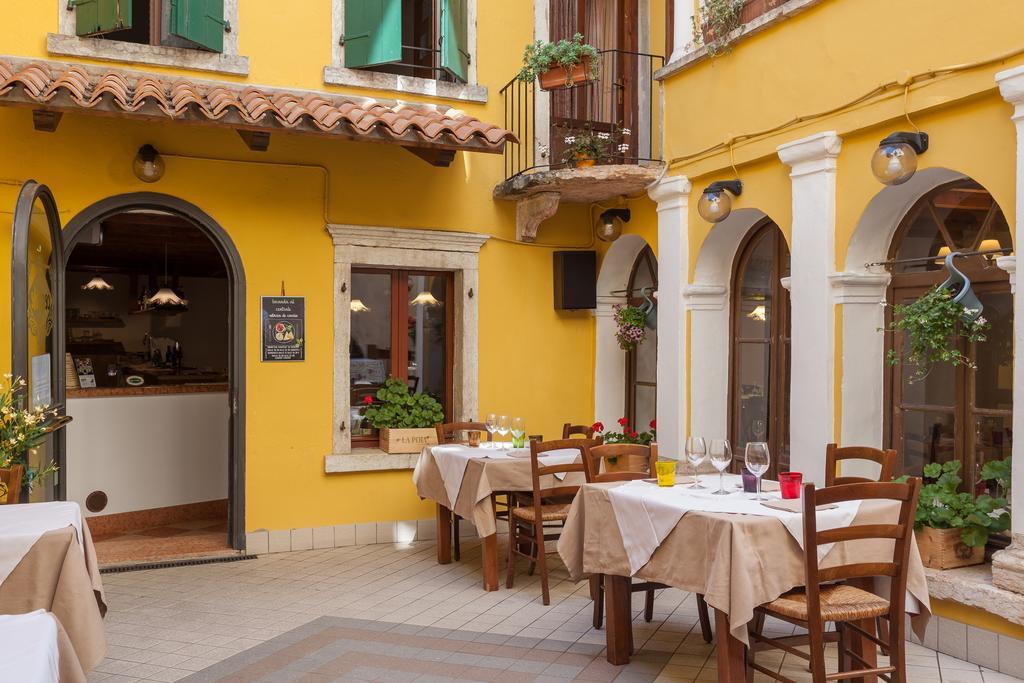 Locanda Al Centrale Caprino Veronese Extérieur photo