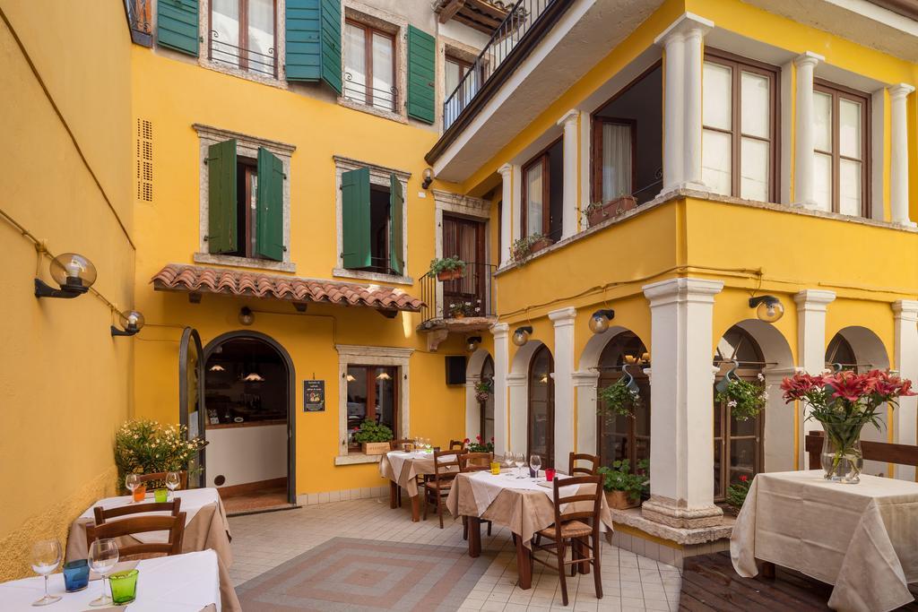Locanda Al Centrale Caprino Veronese Extérieur photo