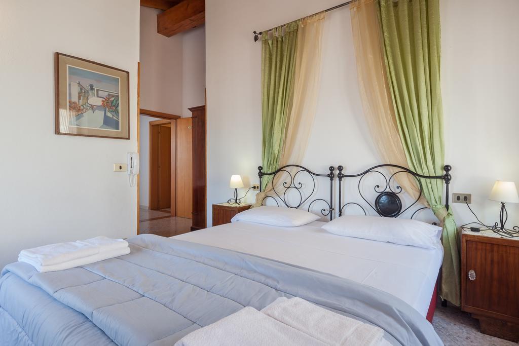 Locanda Al Centrale Caprino Veronese Extérieur photo